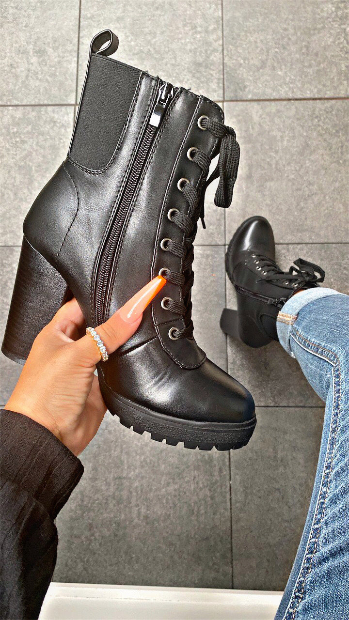 Black Lace Up Chunky Heel Boots-Riri