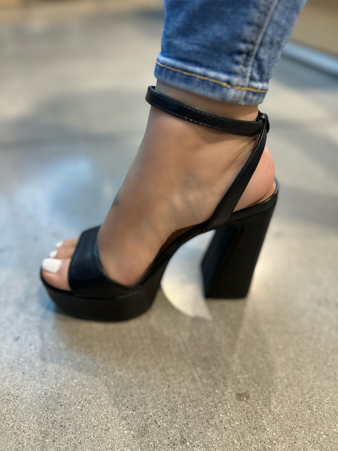 Black Round Toe Platform Heel- Ellie