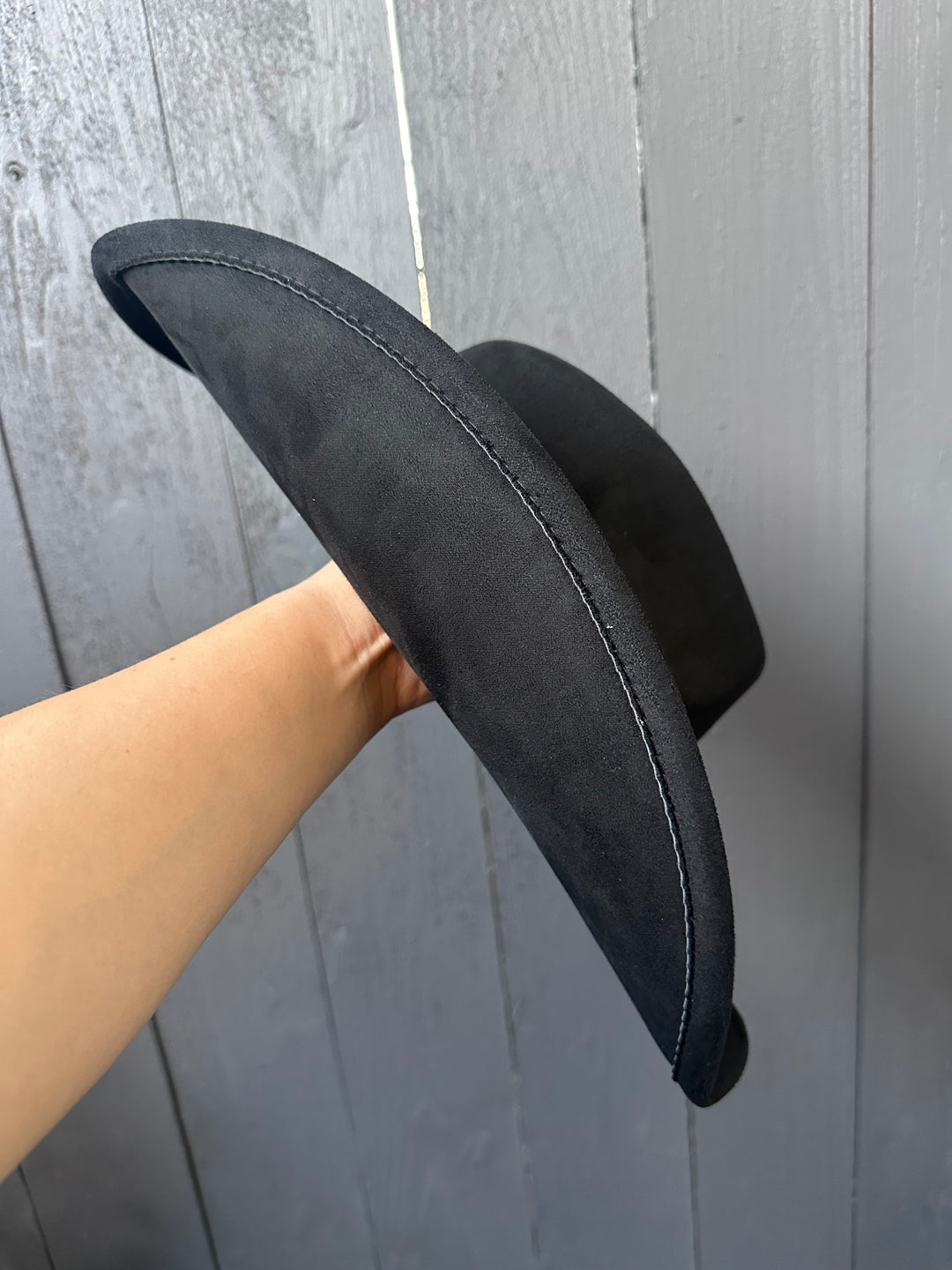 Black Cowbgirl Hat with Silver Engraved Heart Charms Band