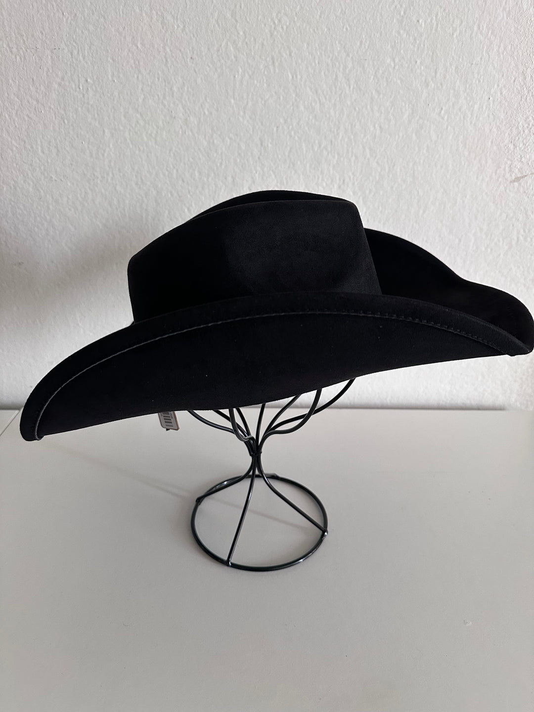Black Cowboy Hat with Gold Heart Chain