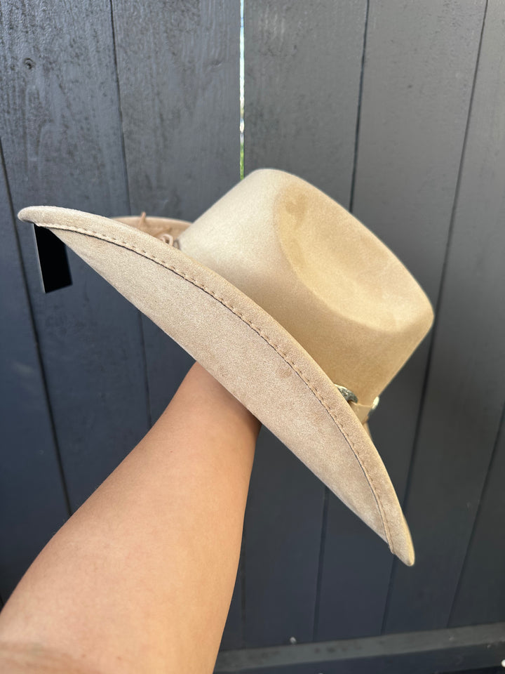 Chic Beige Cowgirl Hat with Silver Heart Buckle